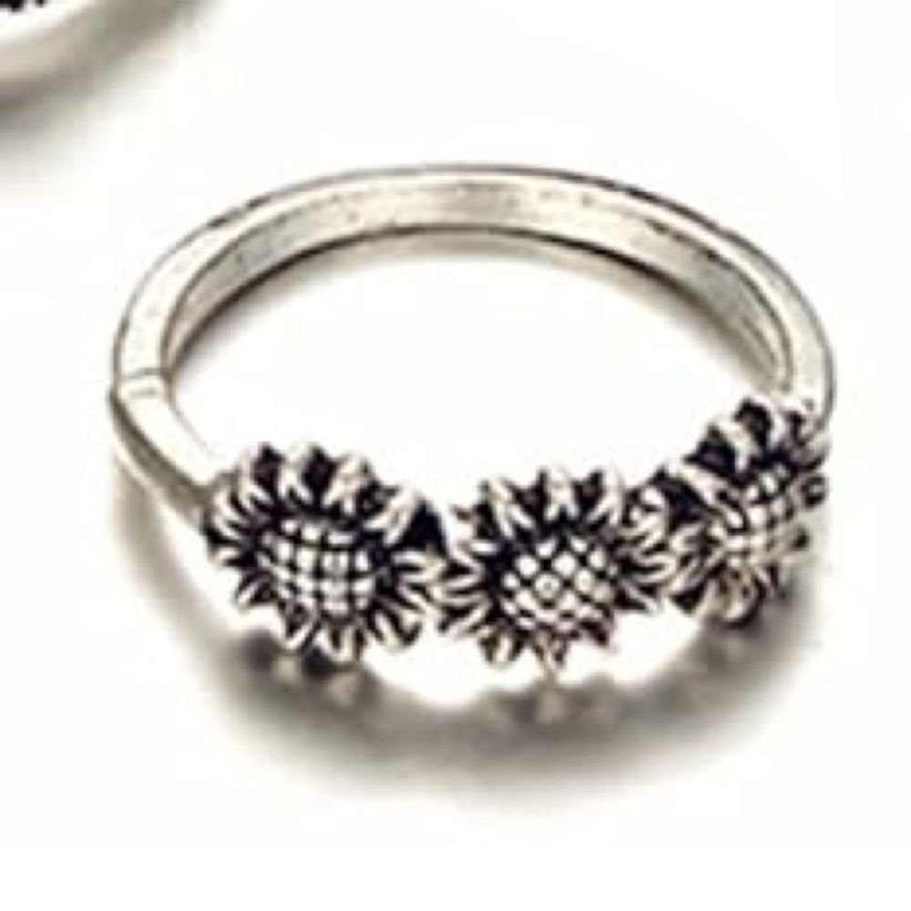🚨 3 for $15 🚨 Silver Tone Sunflower Ring